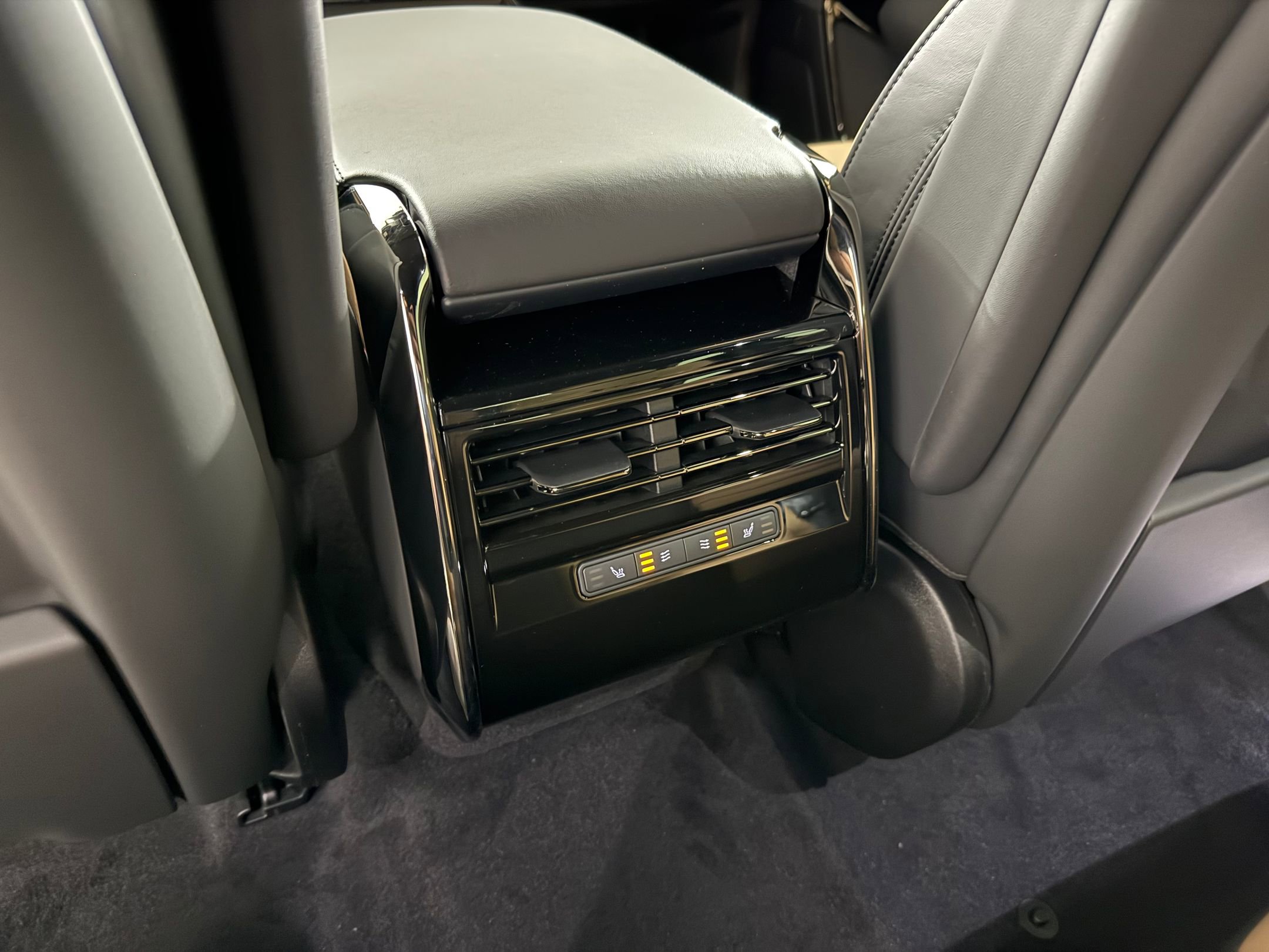New 2026 Land Rover Range Rover Sport Dynamic SE AWD/4WD image 22