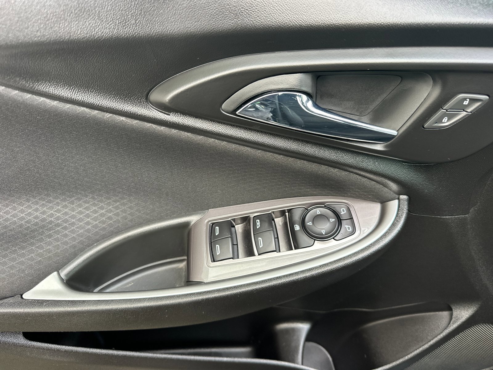 Used 2022 Chevrolet Malibu LT image 11