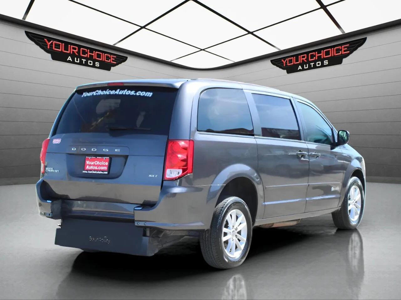 Used 2015 Dodge Grand Caravan SXT w/ Rear Park Assist Package image 6