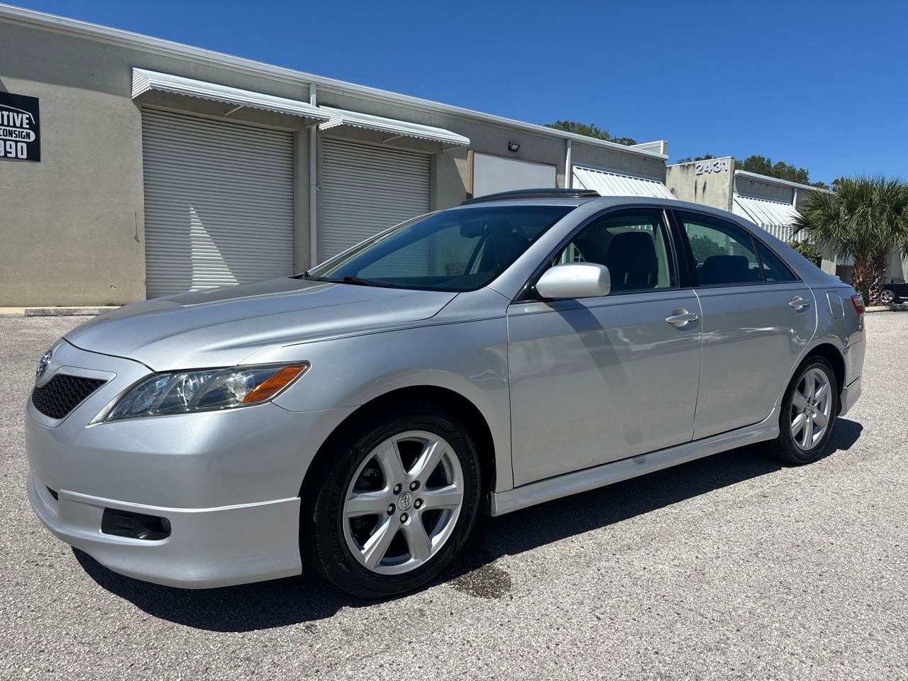 Used 2008 Toyota Camry SE FWD image 2
