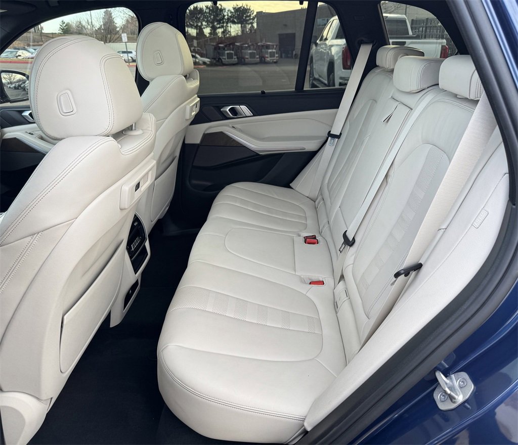 Used 2021 BMW X5 xDrive40i w/ Premium Package 2 image 28