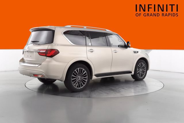 Used 2023 INFINITI QX80 Sensory AWD/4WD image 7