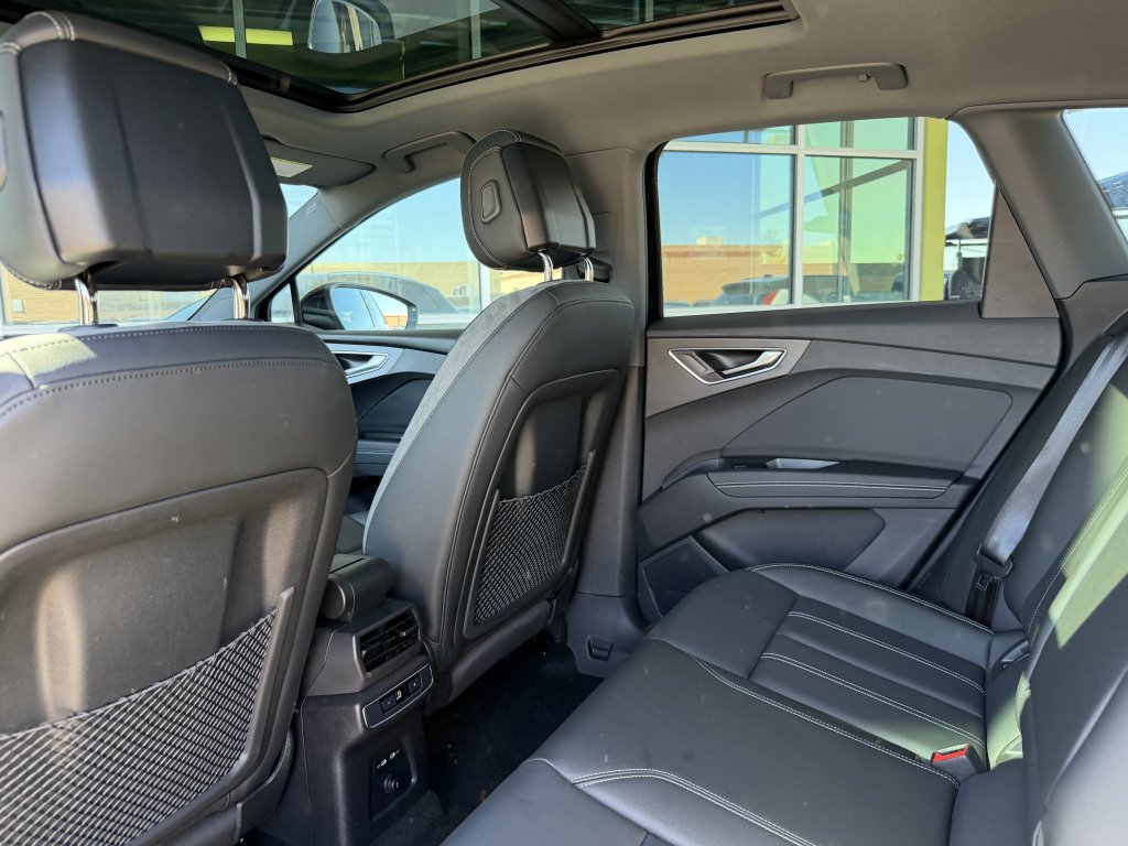 Used 2024 Audi Q4 e-tron Premium image 31