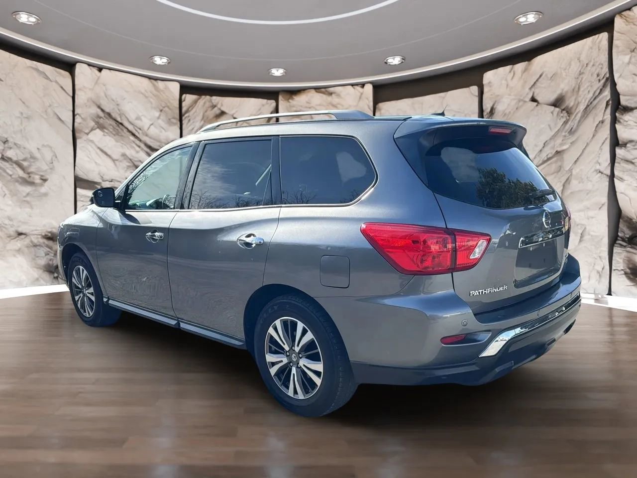 Used 2017 Nissan Pathfinder SV image 7