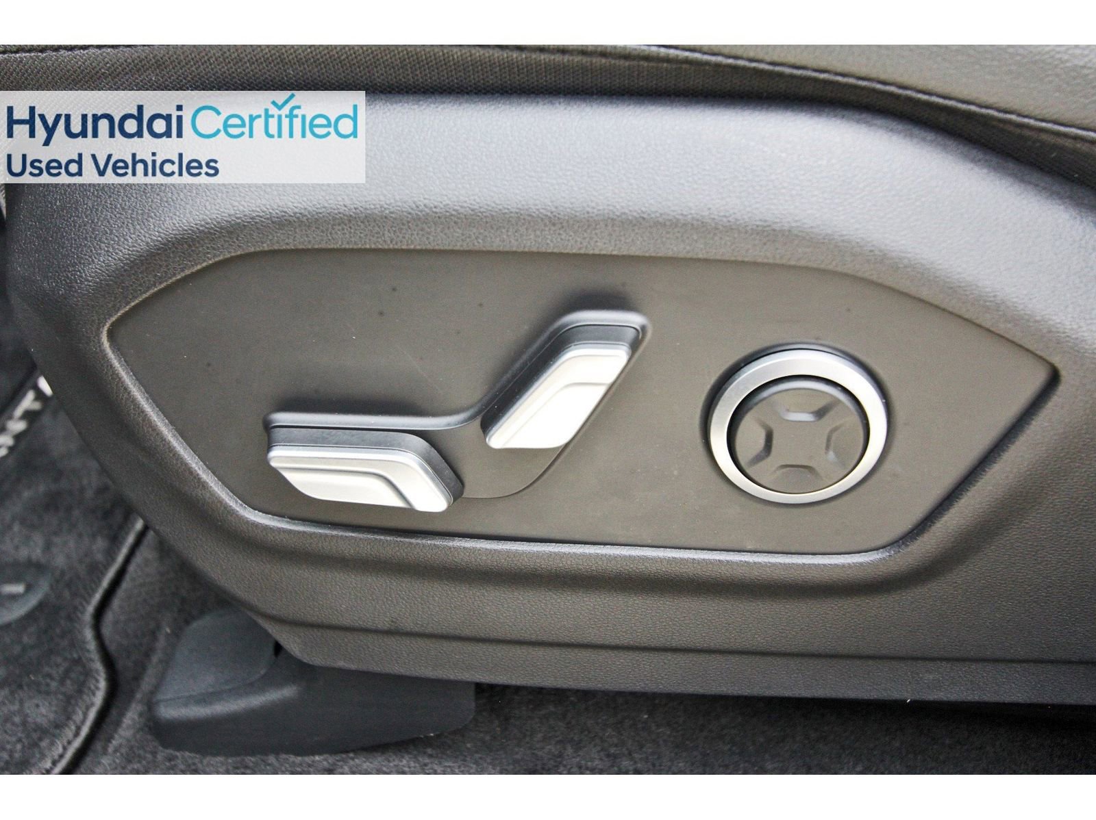 Used 2025 Hyundai Santa Fe Limited image 33