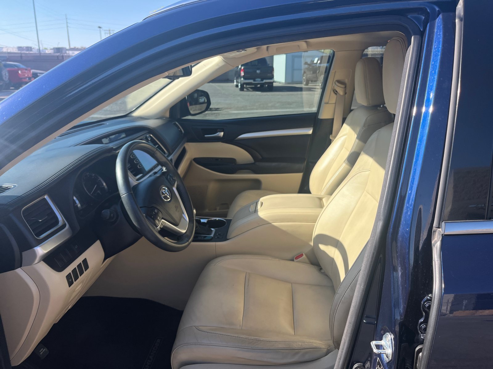 Used 2016 Toyota Highlander XLE FWD image 14