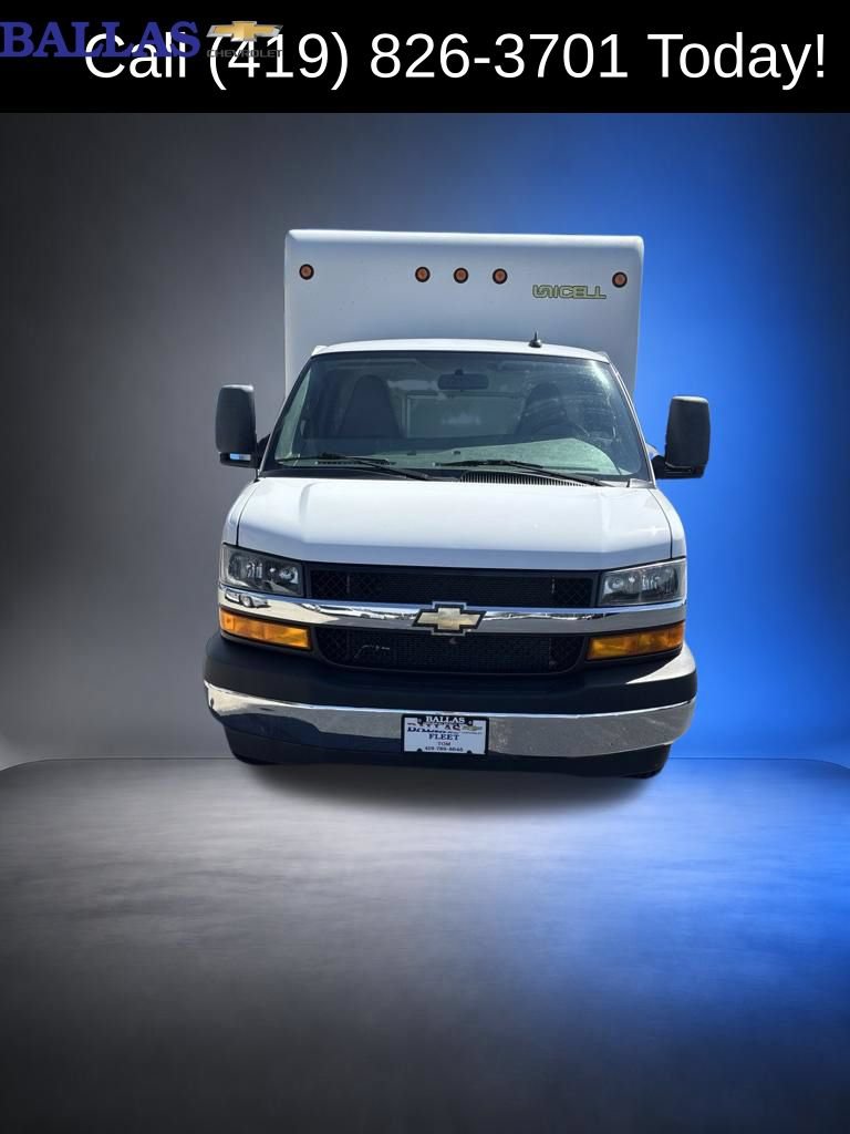 Used 2021 Chevrolet Express 3500 w/ Power Convenience Package RWD image 2