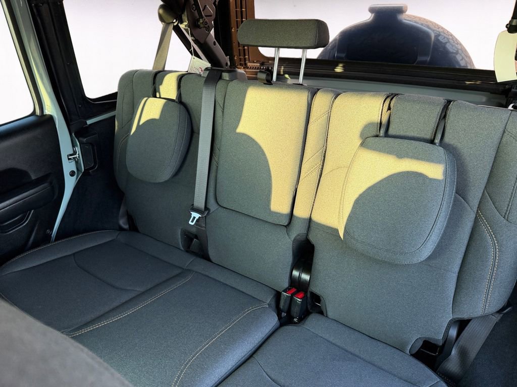 Used 2024 Jeep Wrangler Unlimited image 13