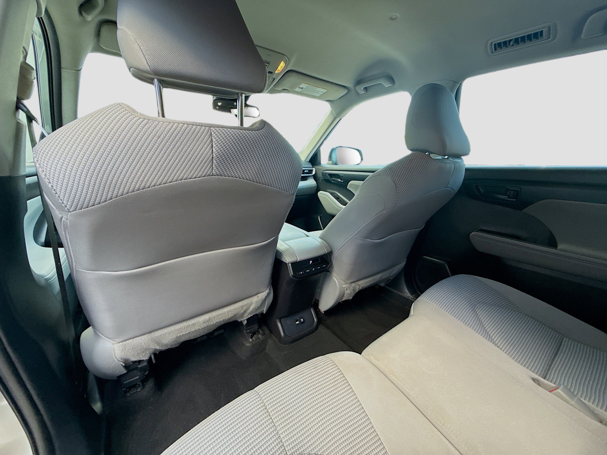 Used 2020 Toyota Highlander L FWD image 24