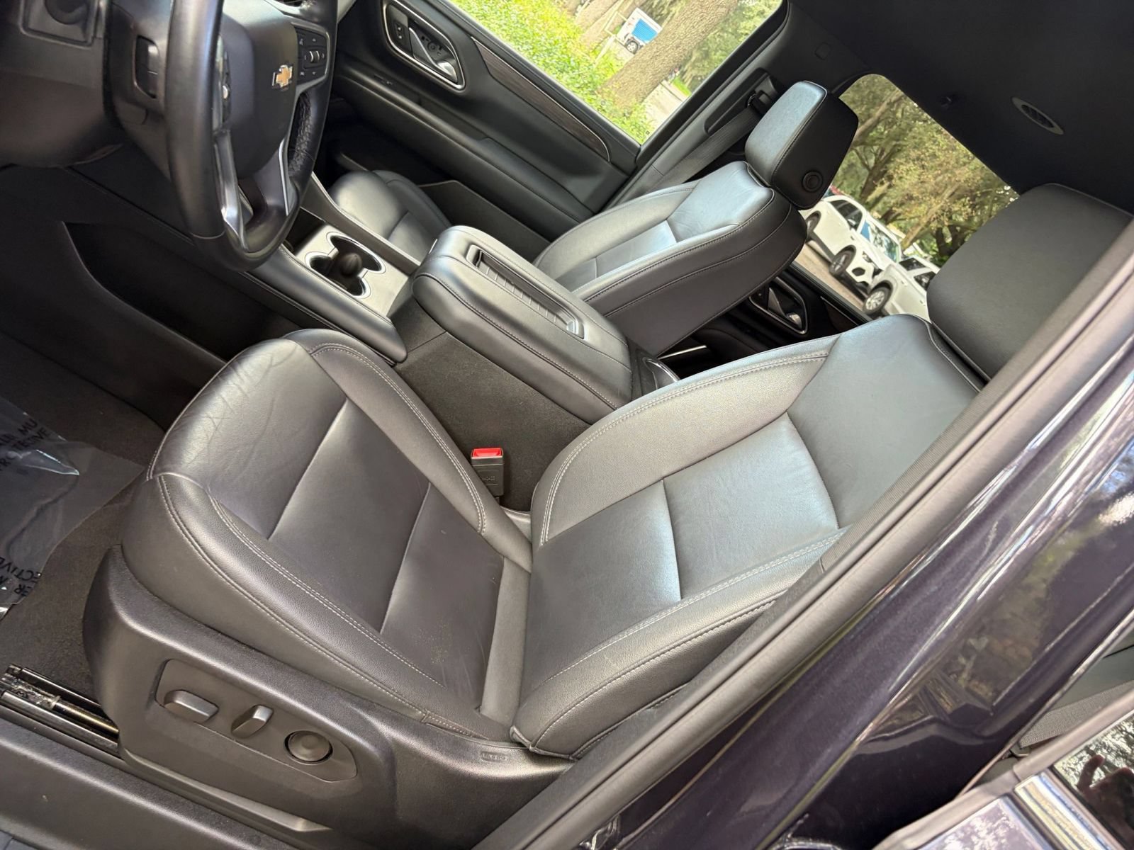 Used 2024 Chevrolet Suburban LT RWD image 39