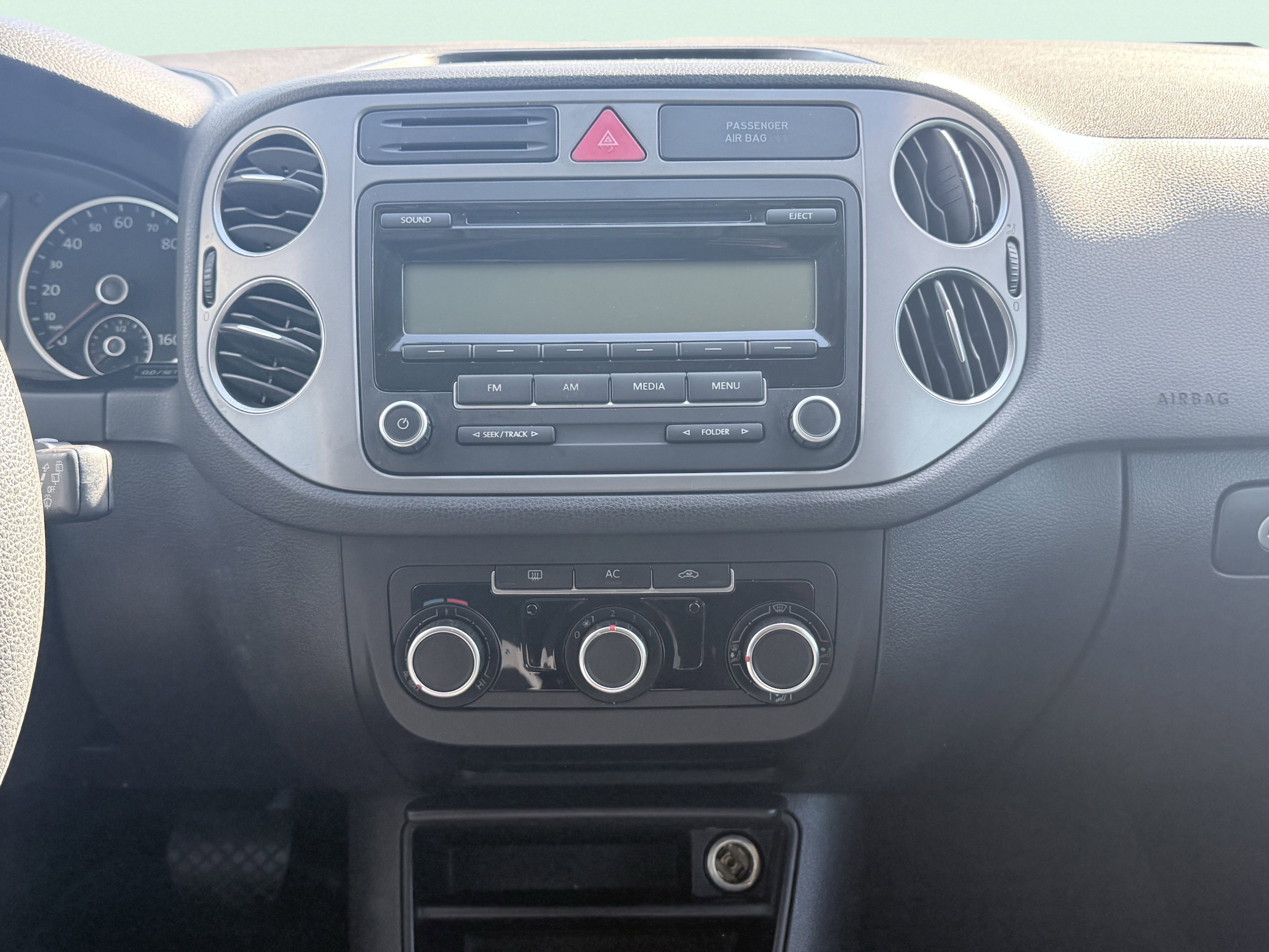 Used 2011 Volkswagen Tiguan S image 53