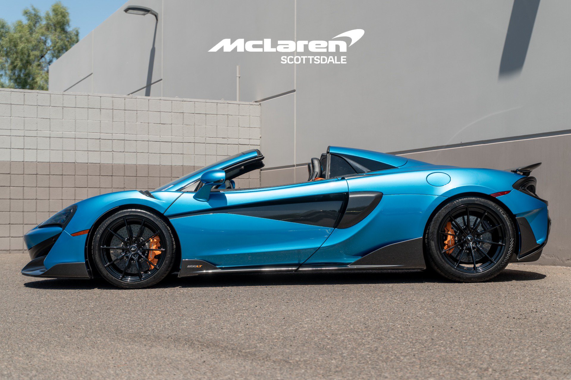 Used 2020 McLaren 600LT Spider RWD image 4