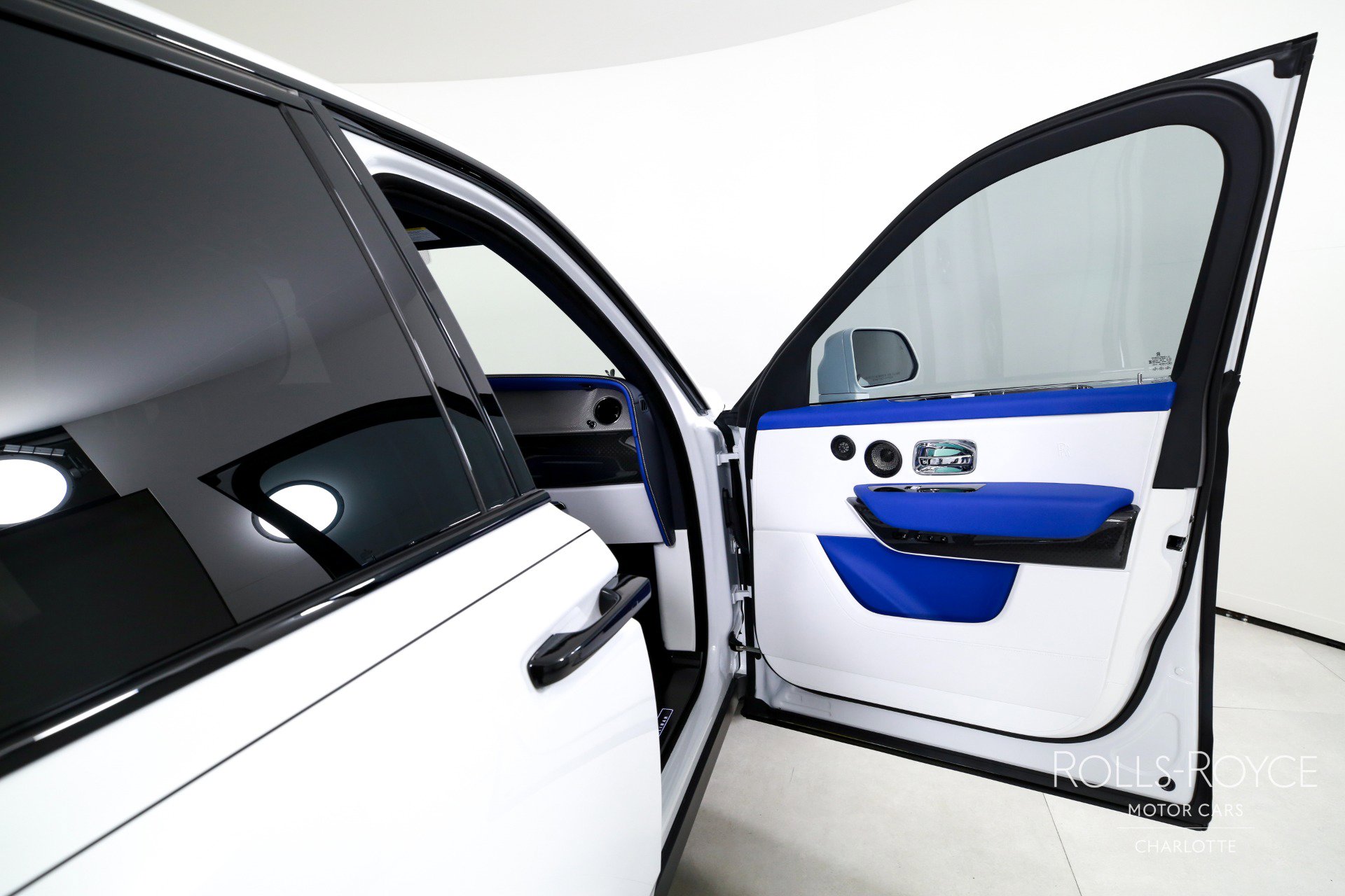 Used 2023 Rolls-Royce Cullinan Black Badge w/ Driver's Package image 36