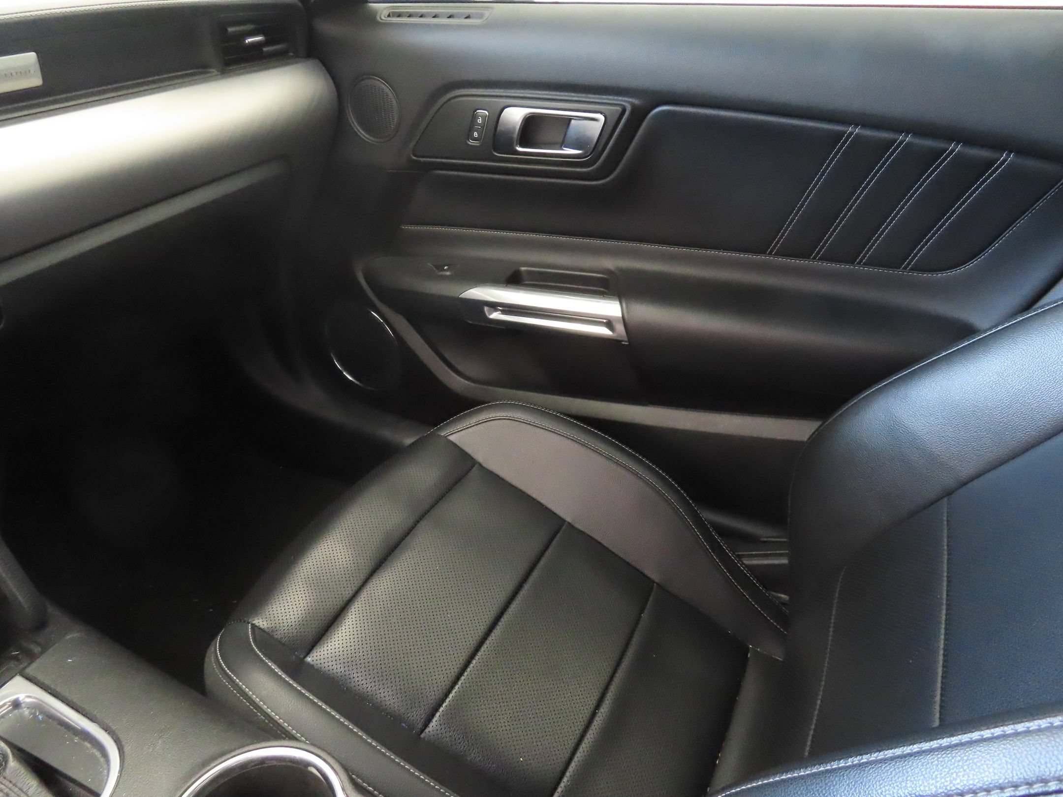 Used 2021 Ford Mustang Premium RWD image 19