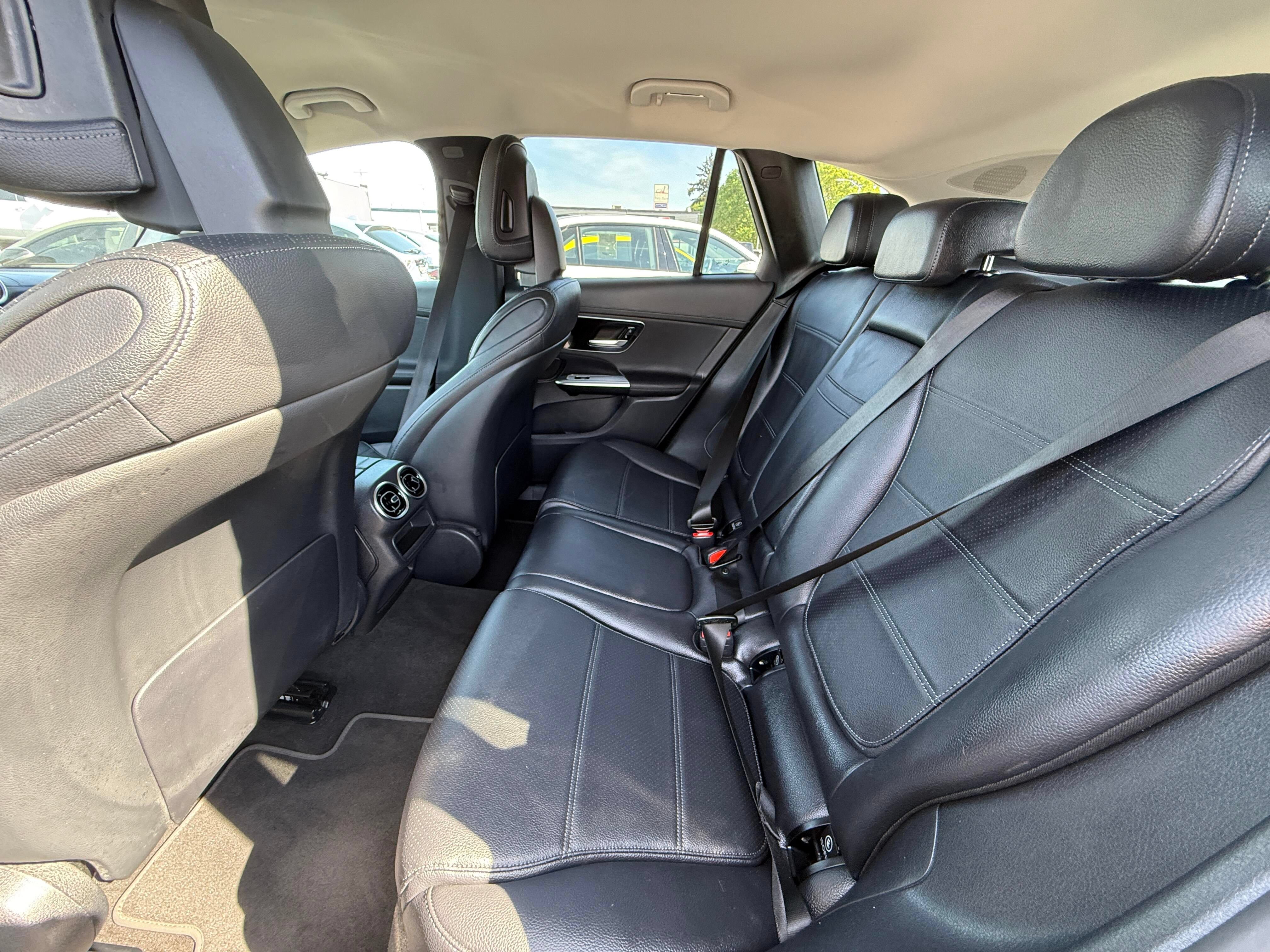 Used 2024 Mercedes-Benz GLC 300 4MATIC image 6