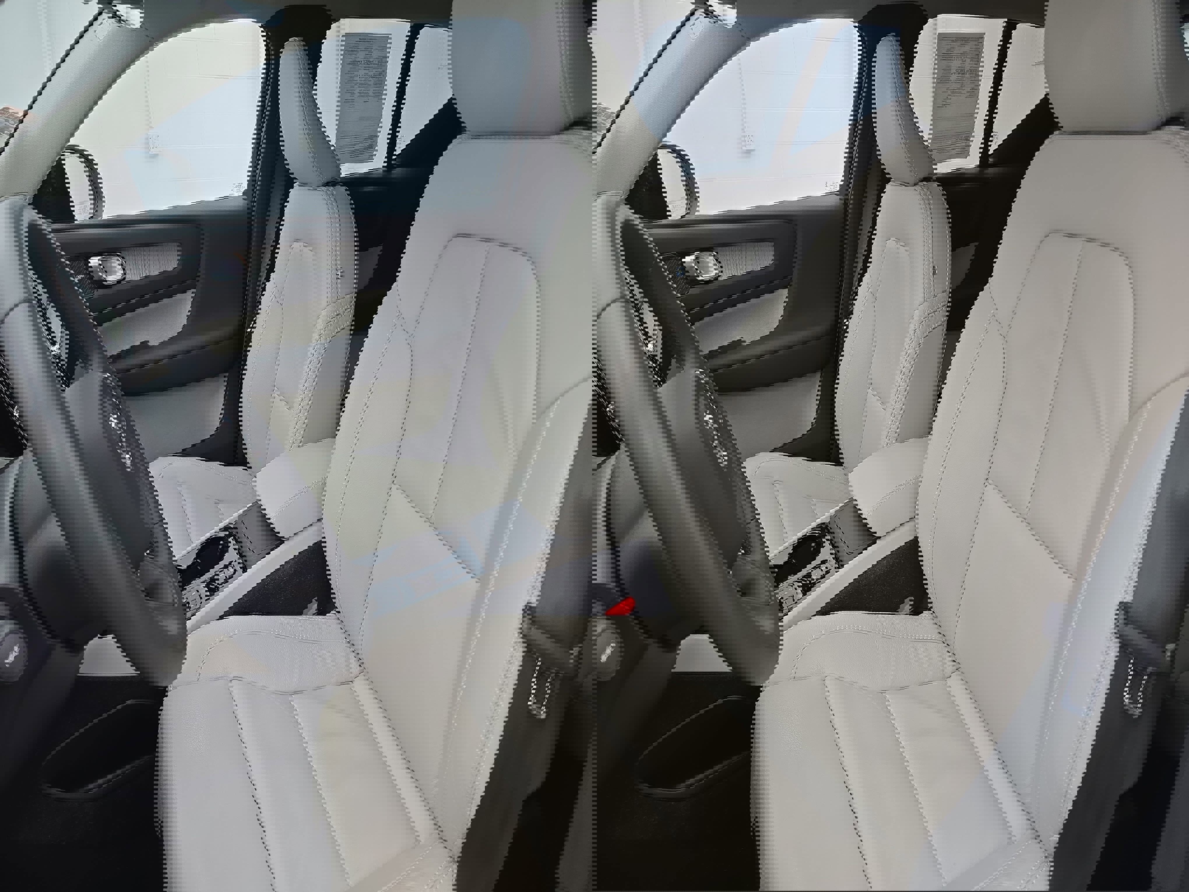 Used 2023 Volvo XC40 B4 Ultimate w/ Protection Package Premier image 15