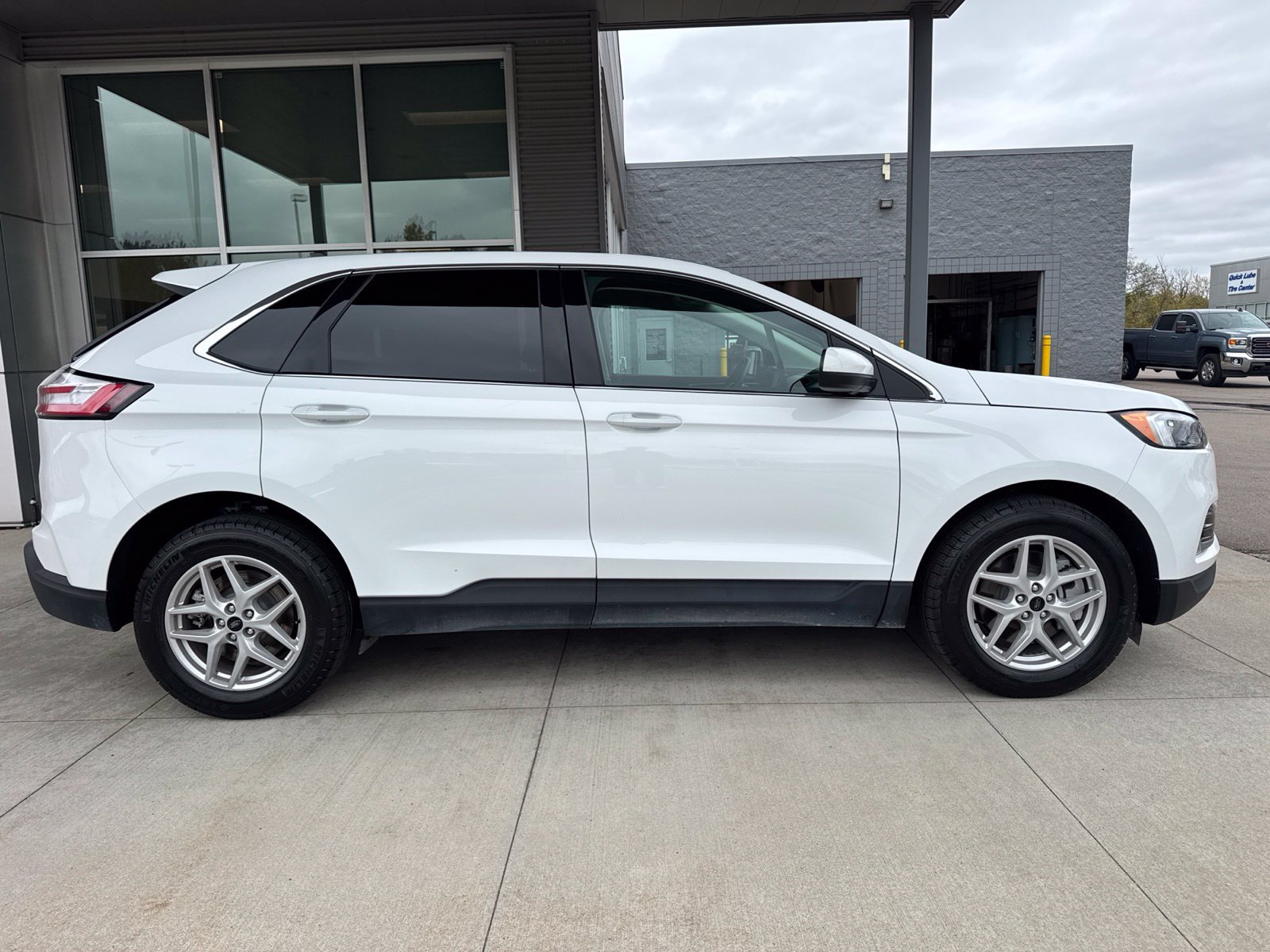Certified 2024 Ford Edge SEL w/ Convenience Package AWD/4WD image 9