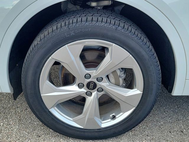 Certified 2023 Audi Q5 2.0T Premium w/ Convenience Package image 9