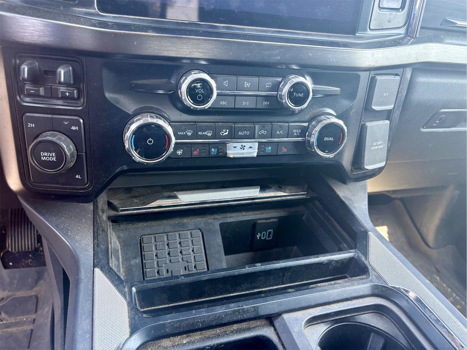 Used 2024 Ford F450 Lariat w/ Lariat Ultimate Package AWD/4WD image 16