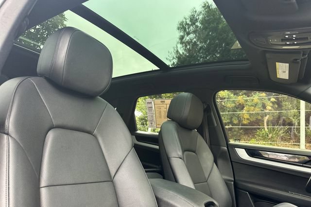 Used 2024 Porsche Cayenne AWD/4WD image 16