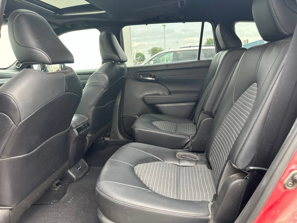 Used 2021 Toyota Highlander XSE AWD/4WD image 18