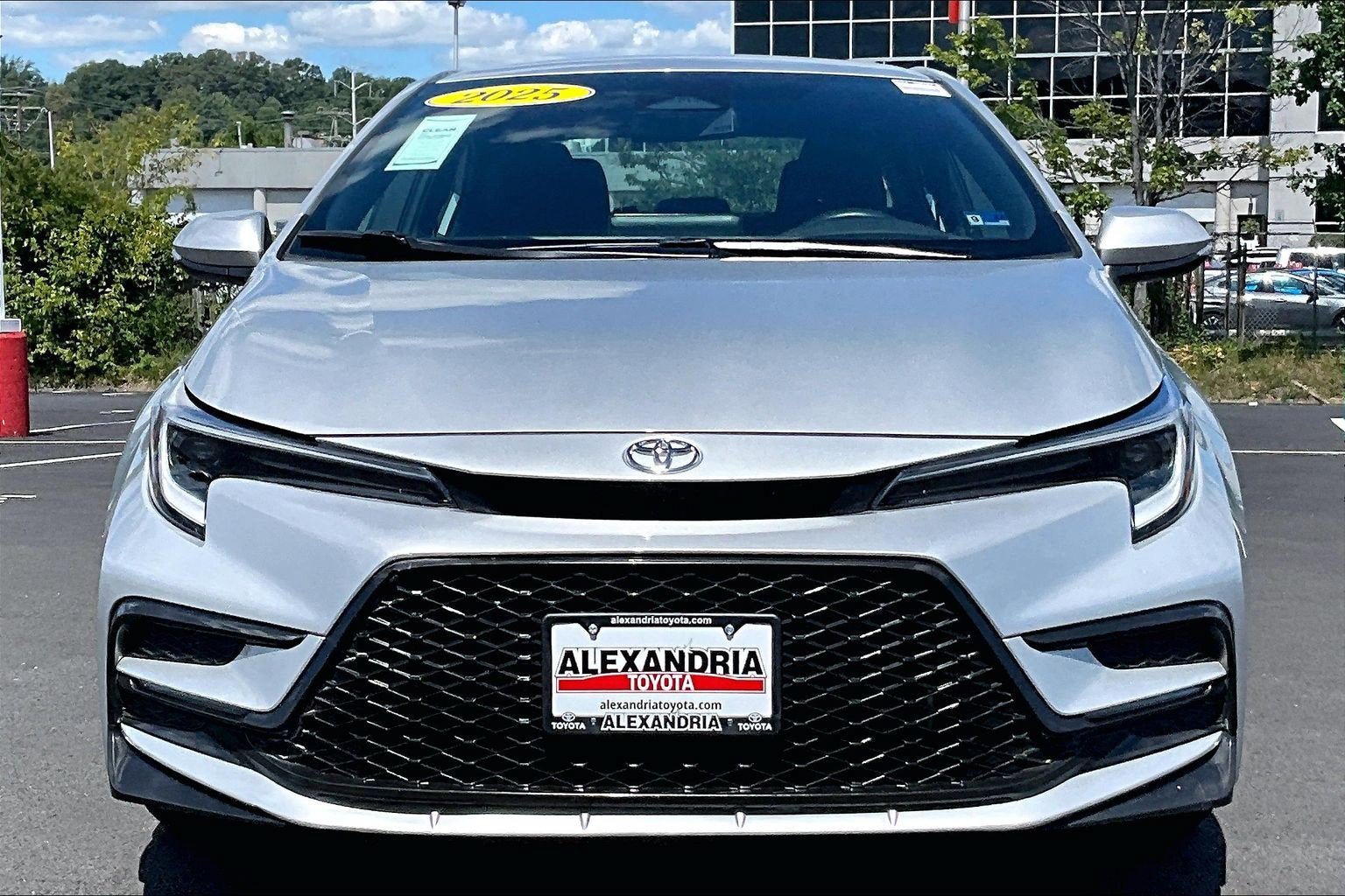 Used 2025 Toyota Corolla SE FWD image 3