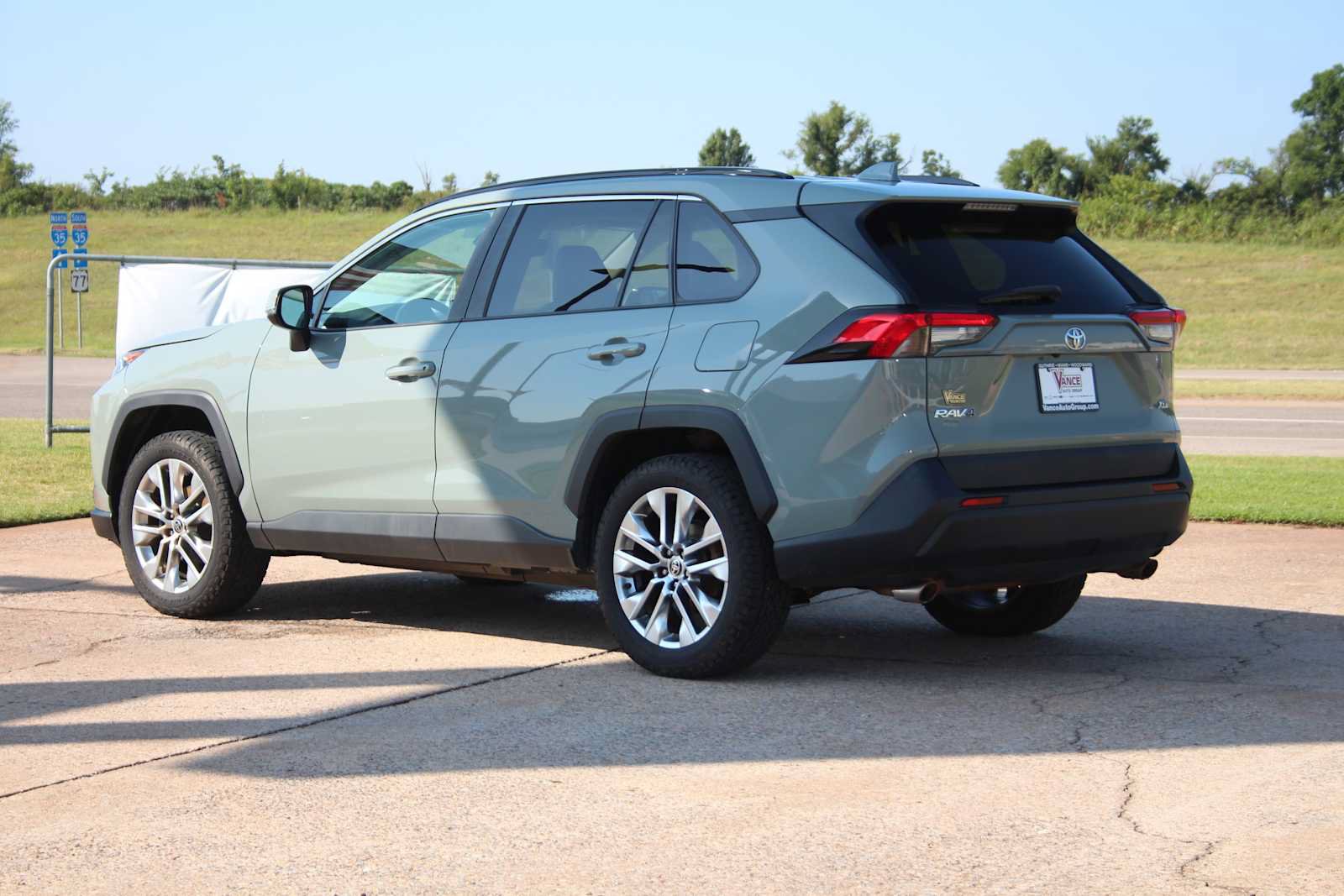 Used 2021 Toyota RAV4 XLE Premium FWD image 7