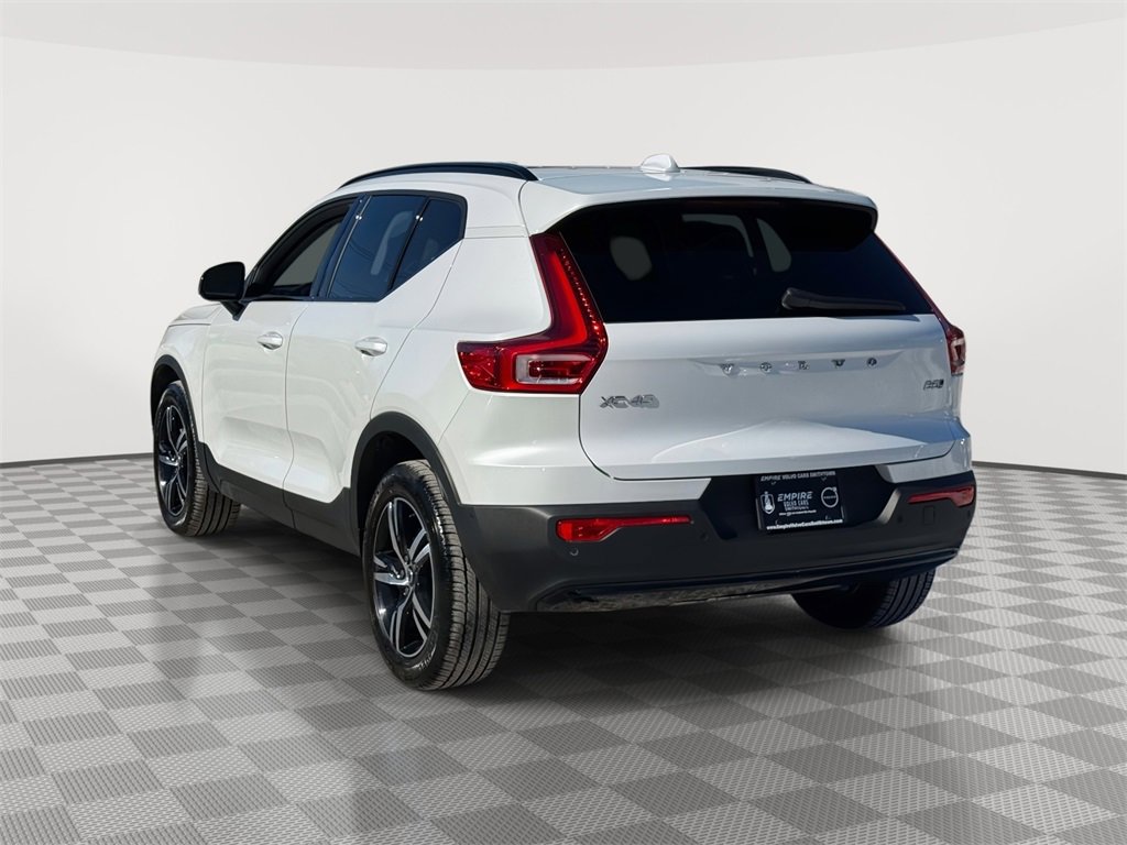 Used 2023 Volvo XC40 B5 Plus w/ Driver Assist Package image 5