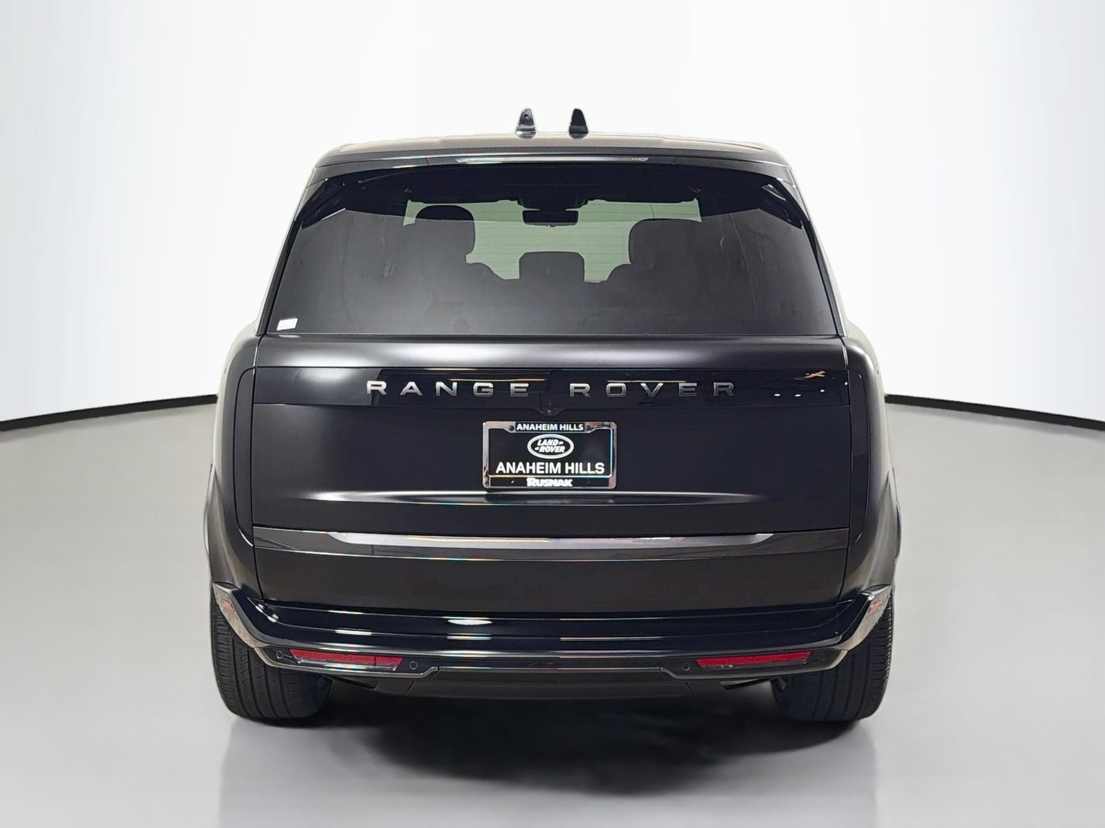New 2026 Land Rover Range Rover Long Wheelbase SE AWD/4WD image 4