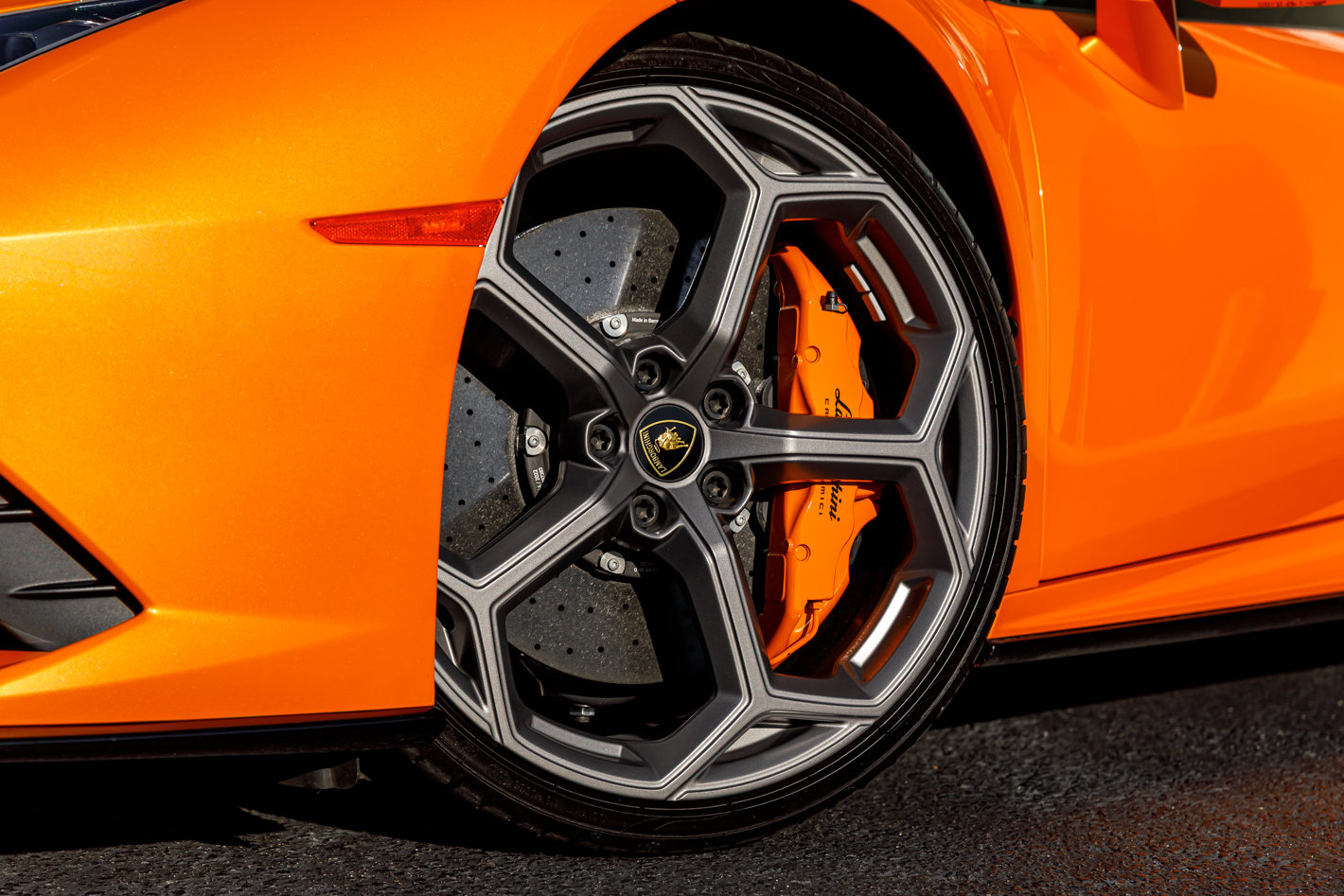 Used 2023 Lamborghini Huracan EVO RWD image 3