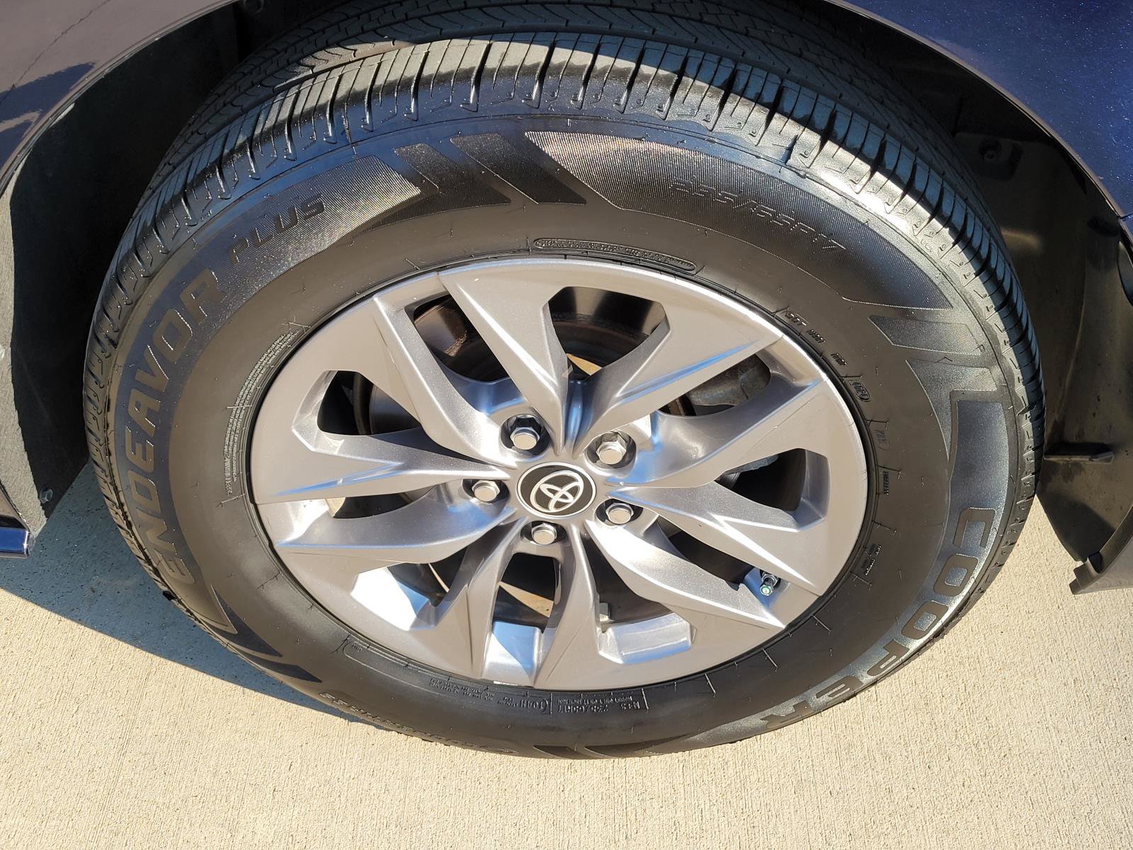 Used 2023 Toyota Sienna LE w/ LE Plus Package FWD image 22