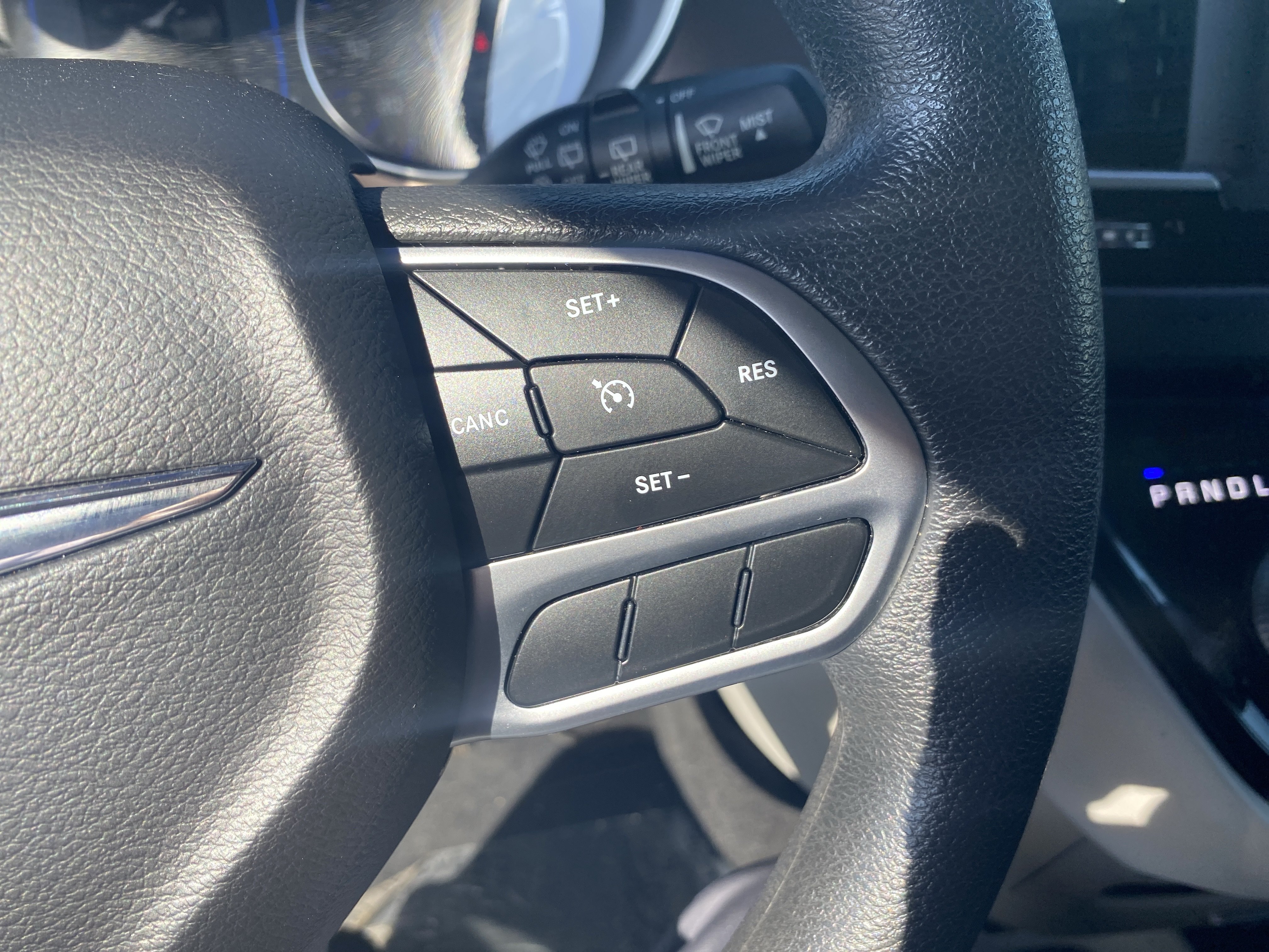 Used 2018 Chrysler Pacifica LX w/ Tire & Wheel Group FWD image 12