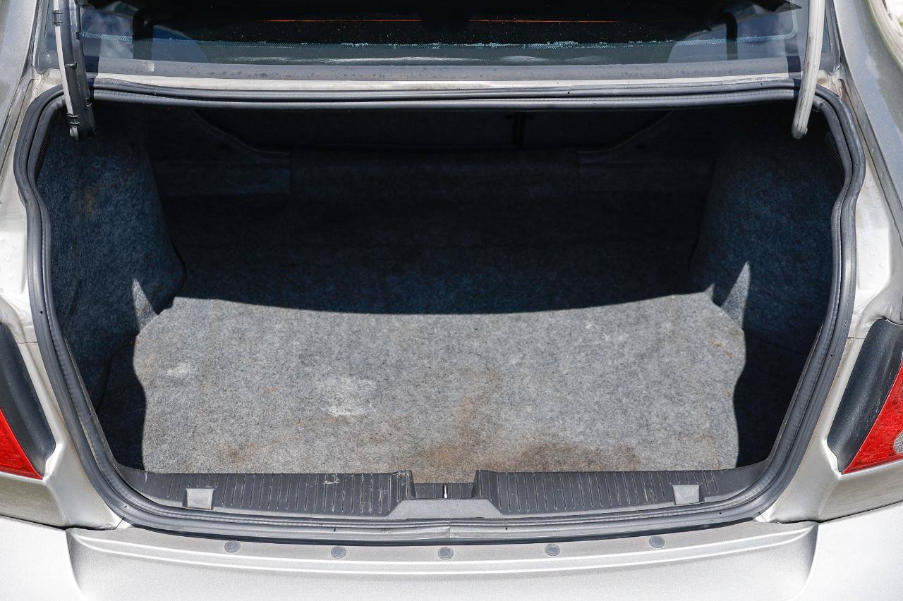 Used 2003 Saturn L-Series L200 w/ Audio Pkg I FWD image 22
