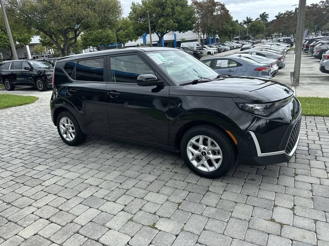 Used 2024 Kia Soul LX w/ Option Group 015 FWD image 15