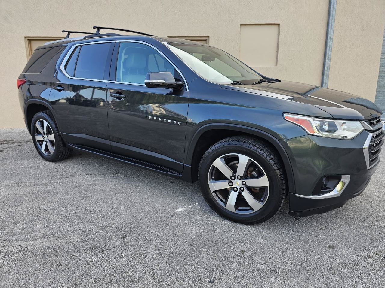 Used 2018 Chevrolet Traverse LT w/ LPO, 'HIT The Road' Package FWD image 9