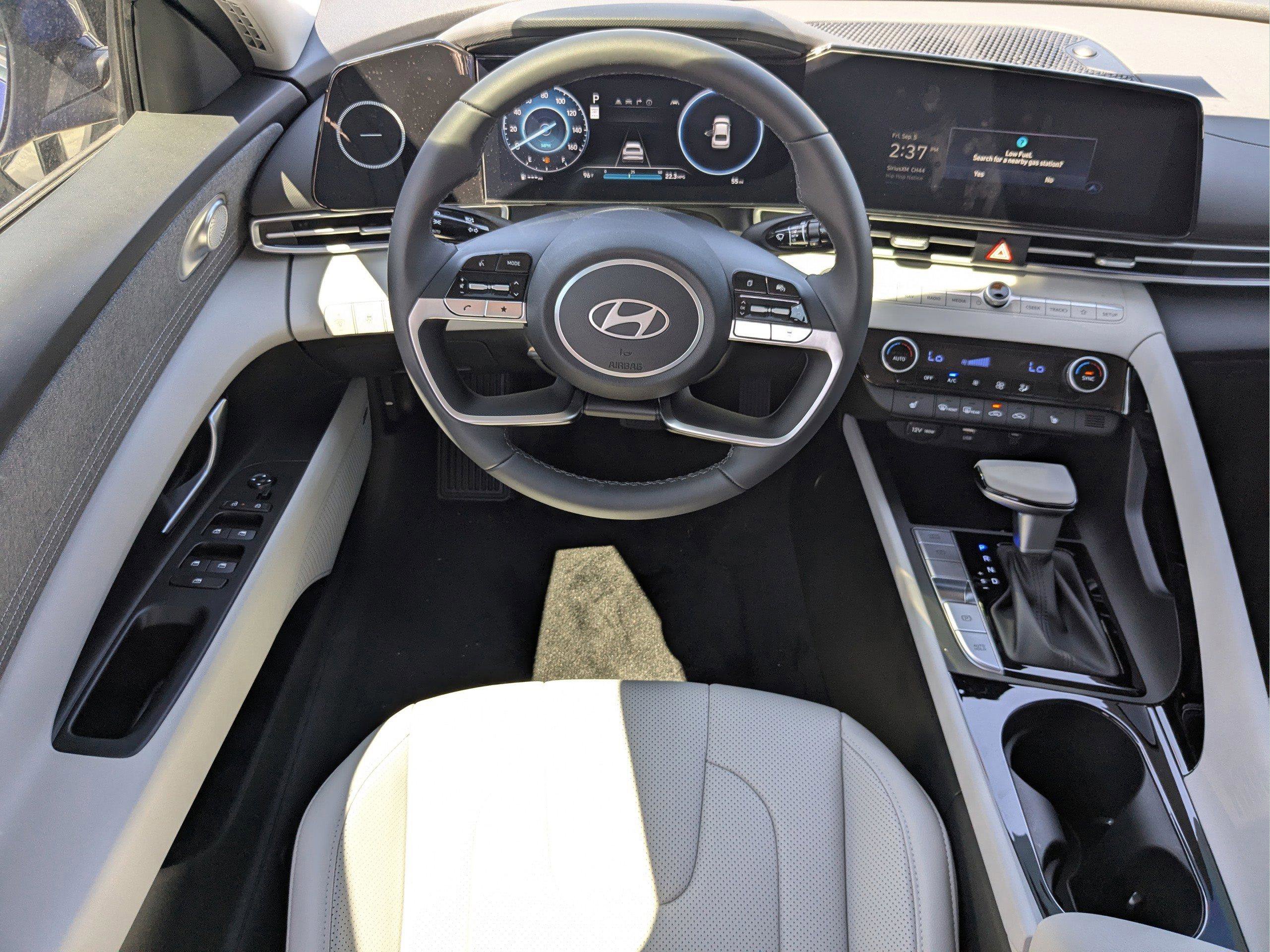 New 2025 Hyundai Elantra Limited image 17