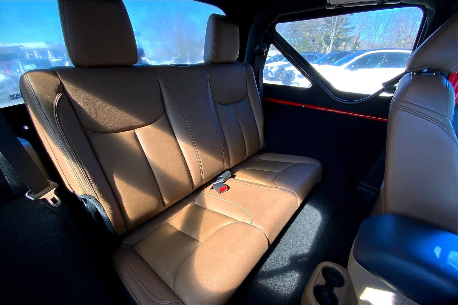 Used 2016 Jeep Wrangler Sahara w/ Connectivity Group image 20
