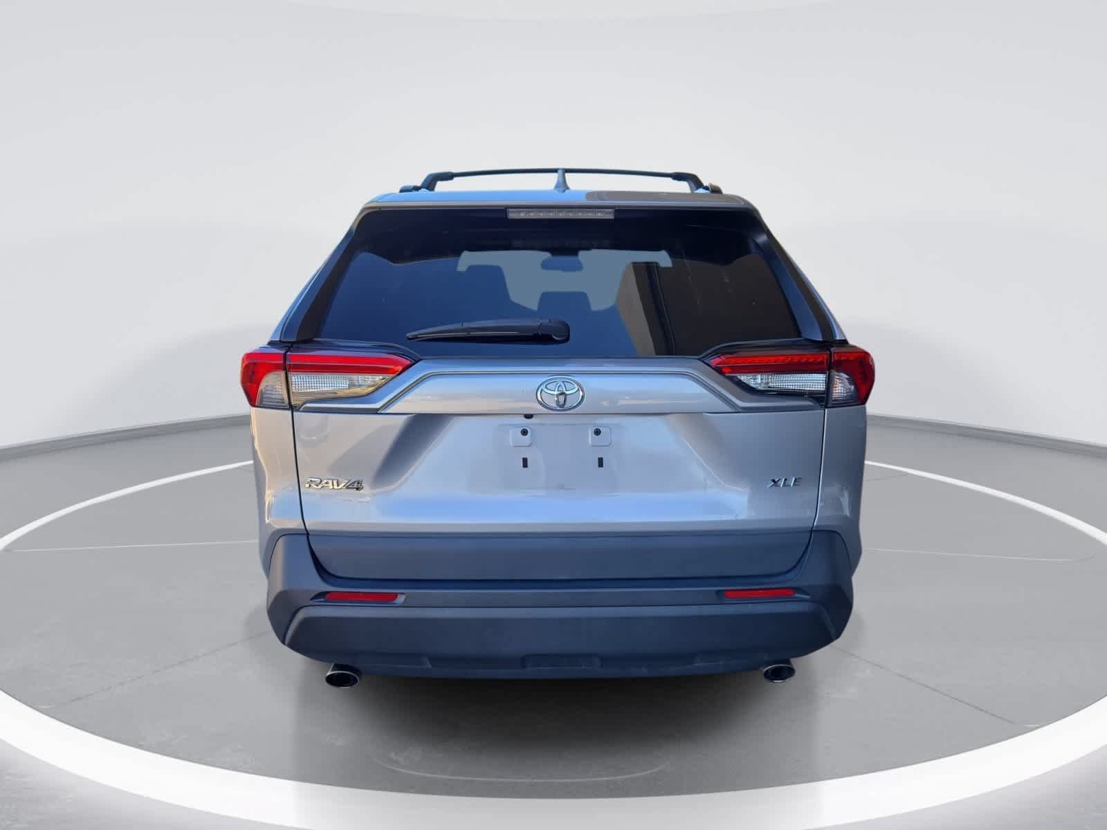 Used 2020 Toyota RAV4 XLE w/ Convenience Package FWD image 7