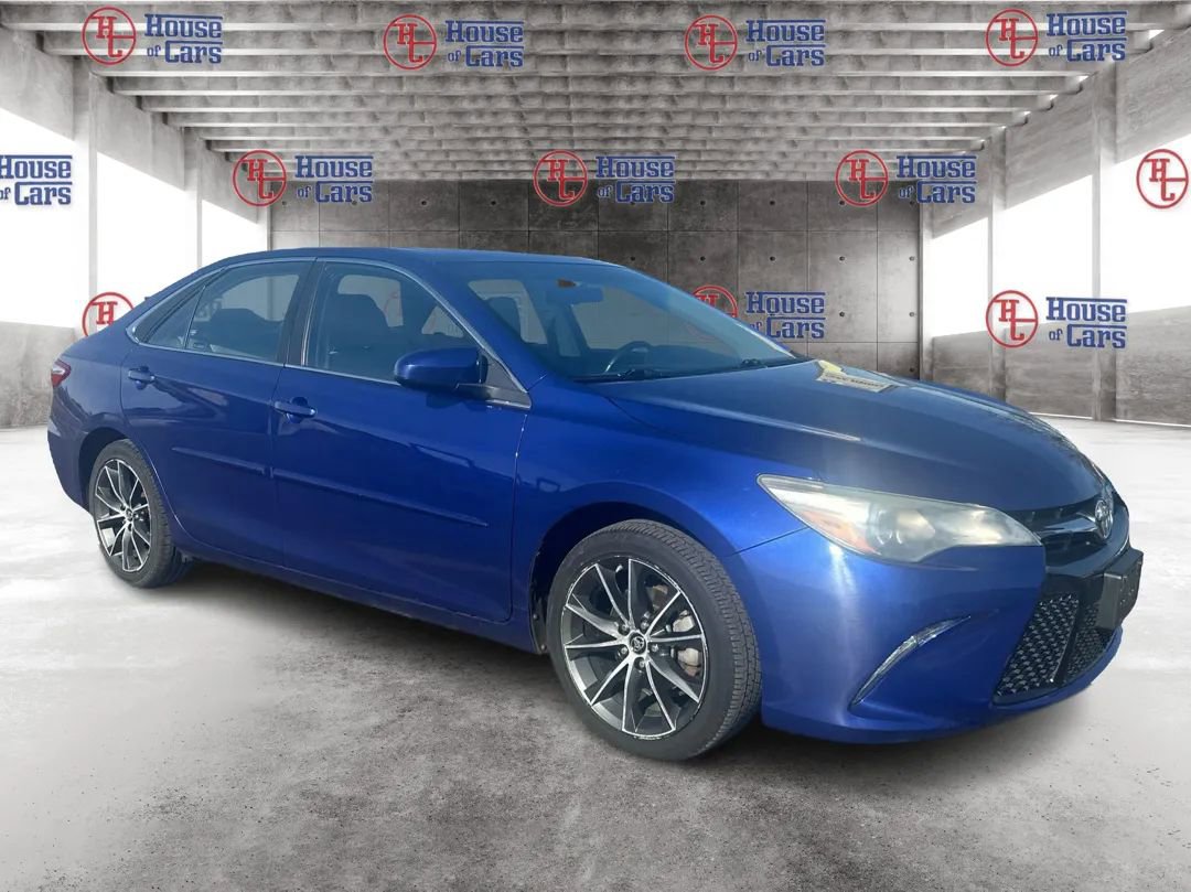 Used 2015 Toyota Camry XSE w/ Moonroof Package image 3