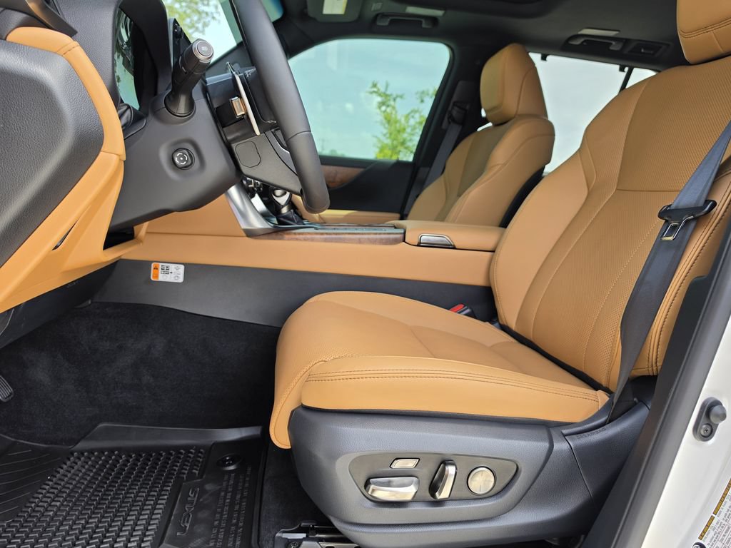 Used 2026 Lexus LX 600 4WD w/ Accessory Package (2T) image 15