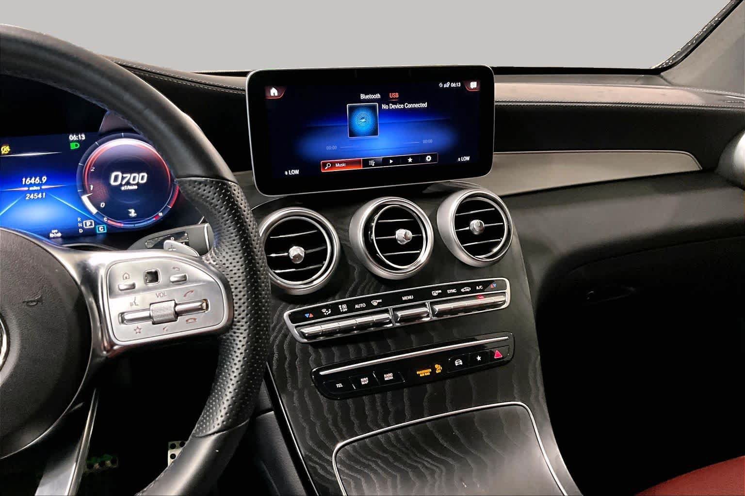 Used 2023 Mercedes-Benz GLC 300 4MATIC Coupe image 7