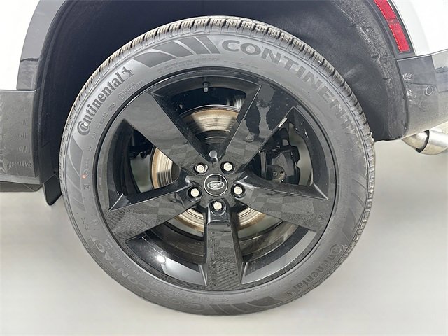 Certified 2025 Land Rover Defender 110 V8 image 33