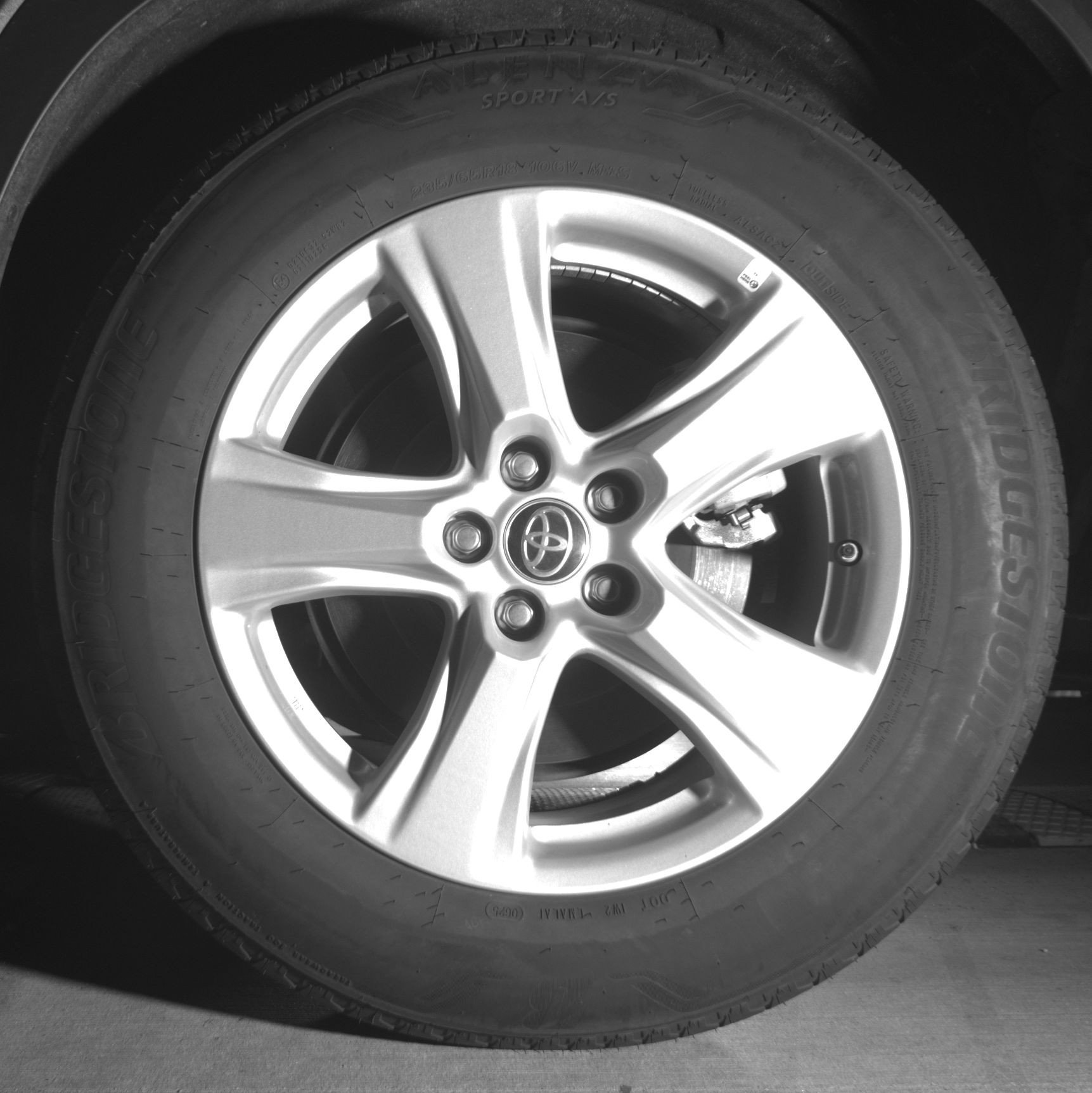 Used 2025 Toyota Highlander LE FWD image 14