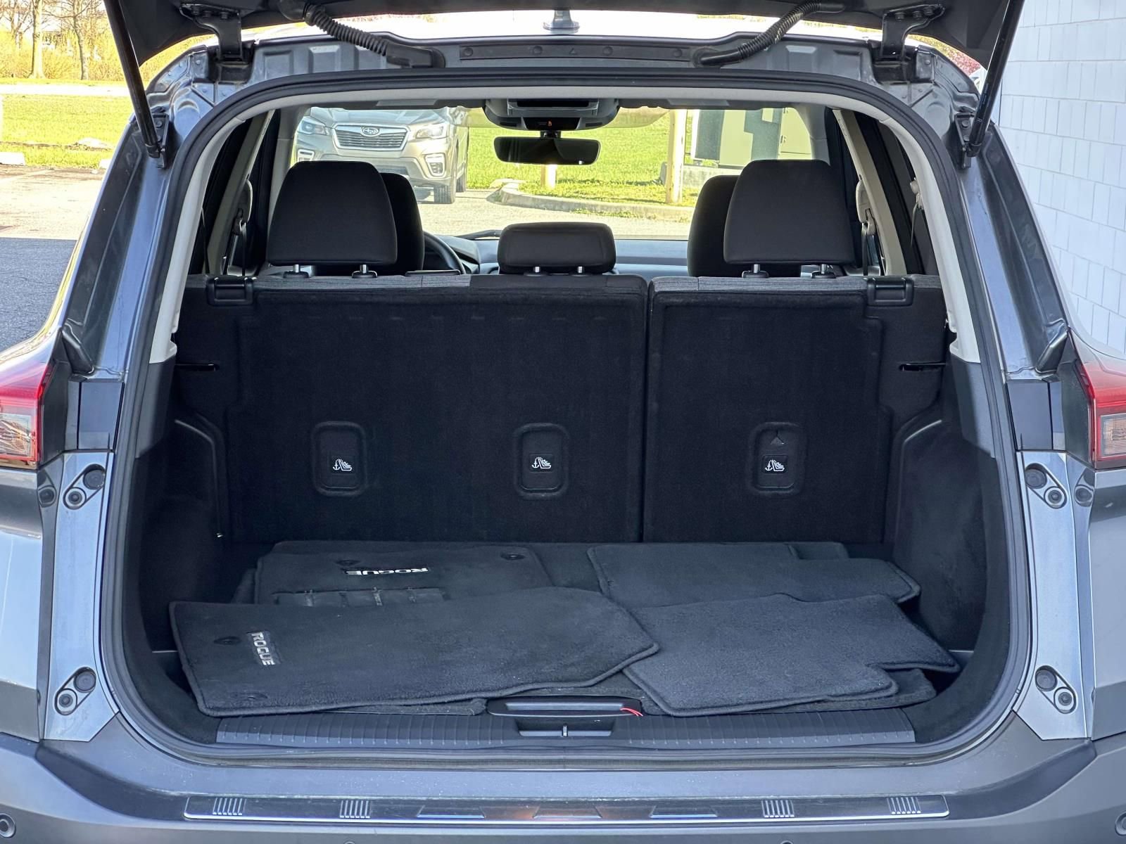 Used 2023 Nissan Rogue SV image 16