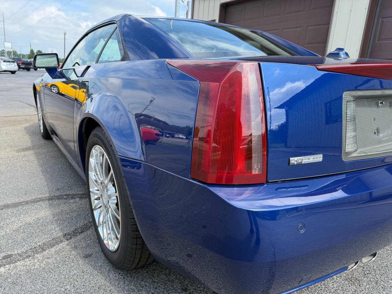 Used 2005 Cadillac XLR RWD image 16