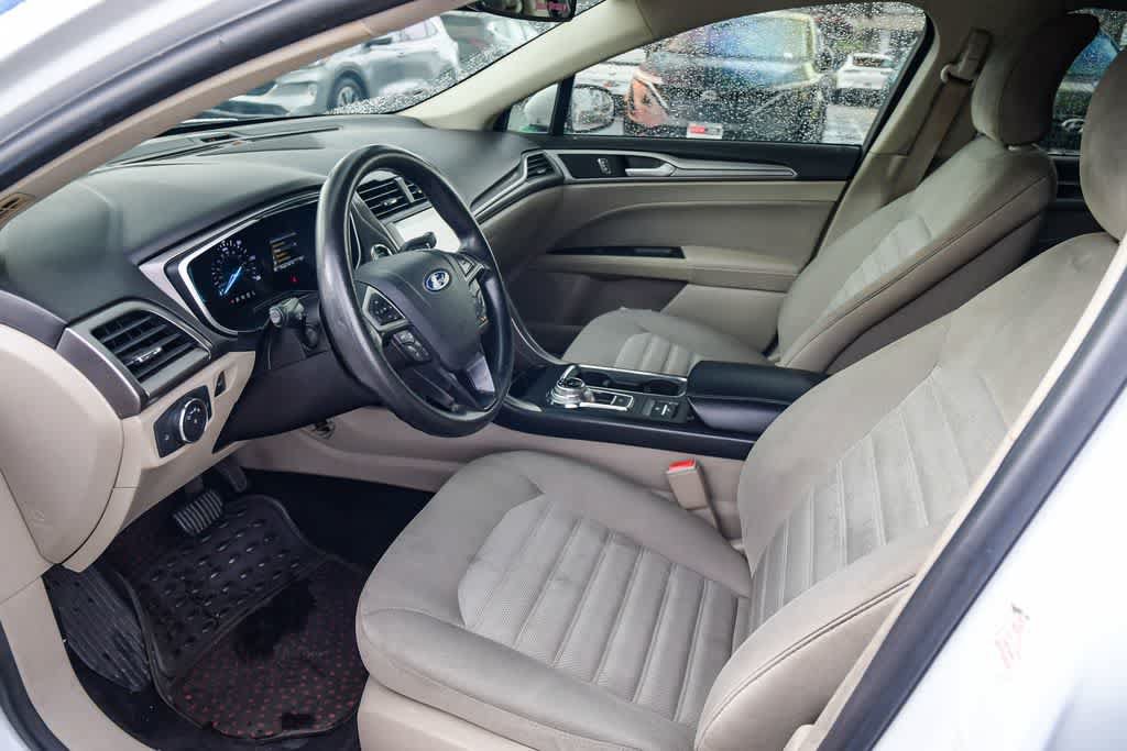 Used 2019 Ford Fusion SE FWD image 16
