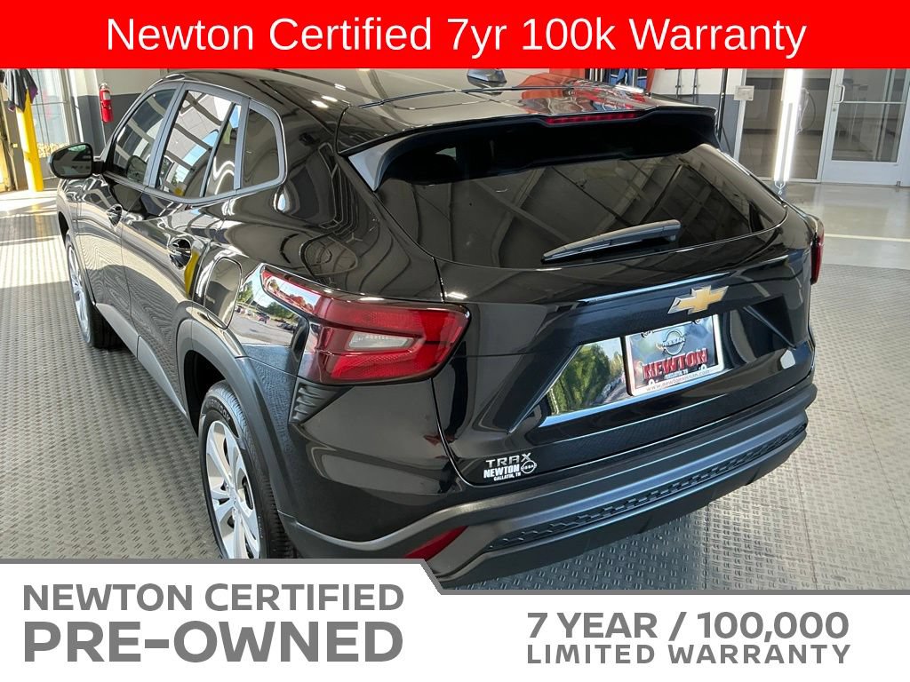 Used 2025 Chevrolet Trax LS FWD image 16