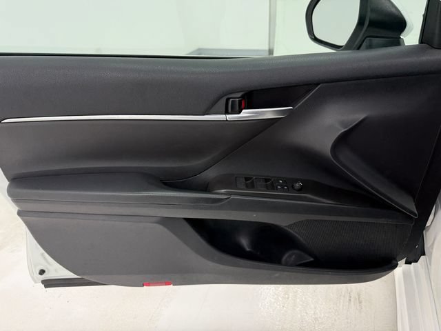 Used 2022 Toyota Camry SE FWD image 27