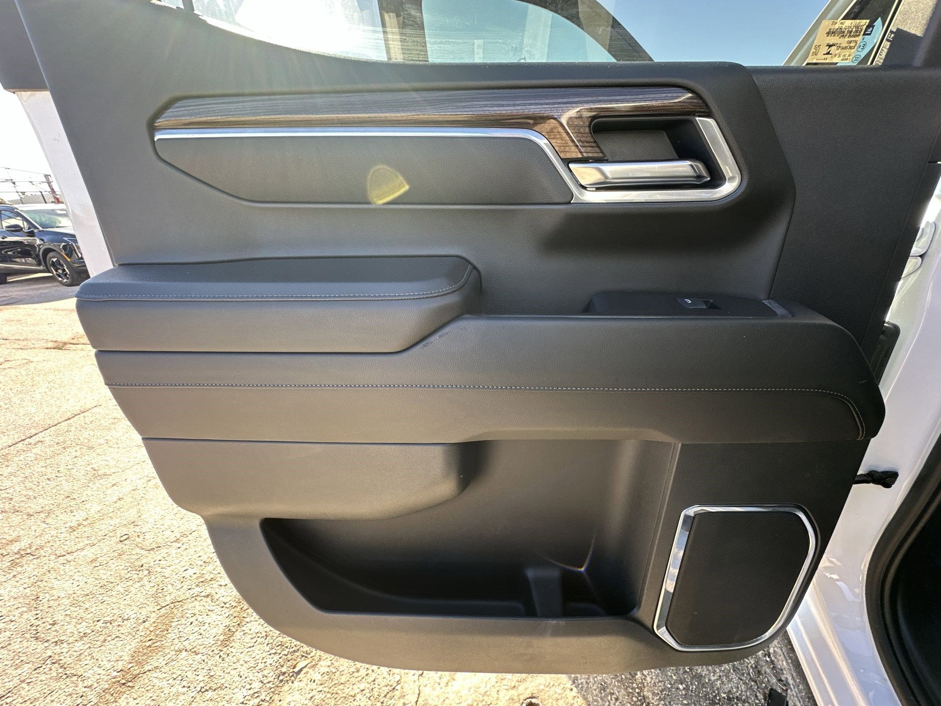 Used 2025 Chevrolet Silverado 1500 LT image 29