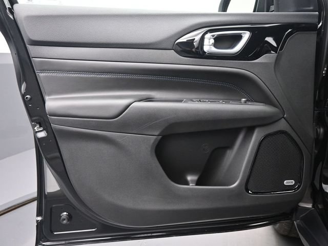New 2025 Jeep Compass Latitude w/ Sun & Sound Group AWD/4WD image 12